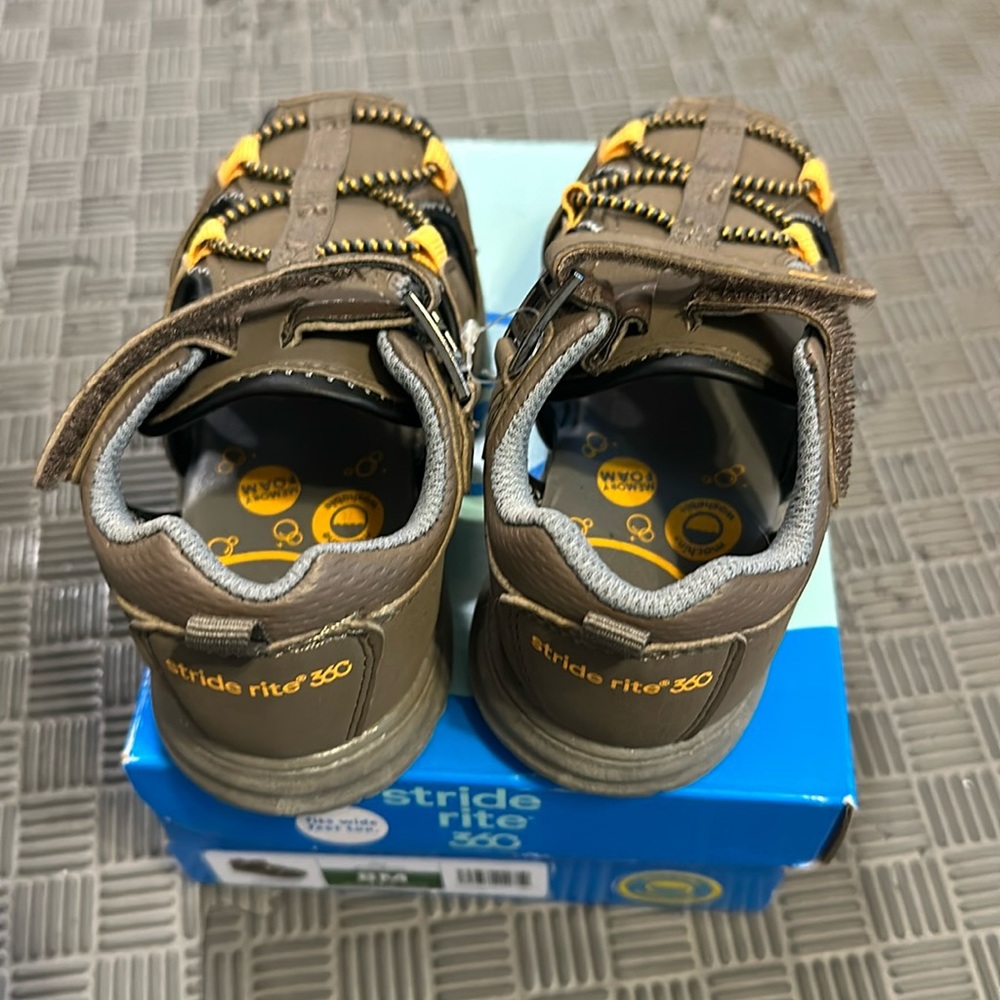 Stride Rite Flux Gray/Green size 8M.  New never worn with box